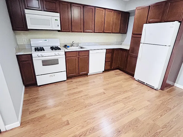 5038 Spruce St #4 — Photo 17