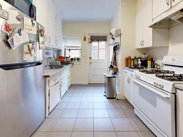 32 Brock St APT 1, Brighton, MA 02135