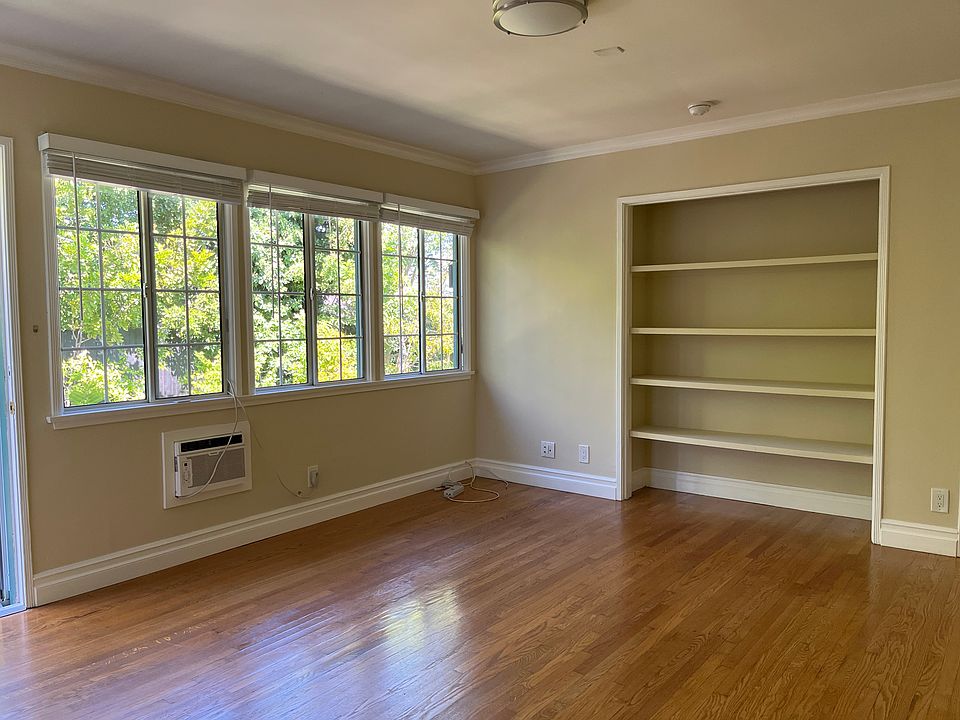 MAIN ROOM