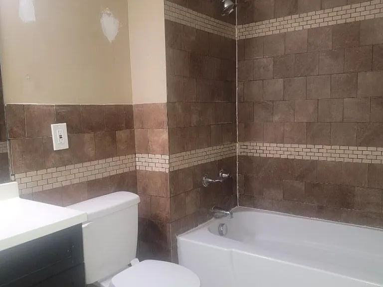 390 Lake Shr W #H — Photo 7
