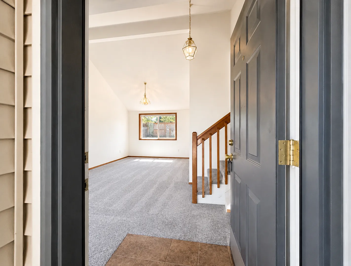 Spacious 3 Bedroom Home with Fenced Backyard — Photo 4