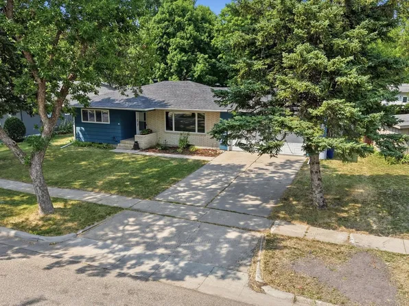1418 22nd Ave S, Moorhead, MN 56560