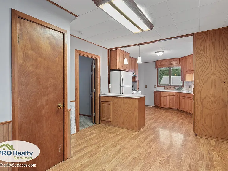 257 E Spruce St — Photo 4