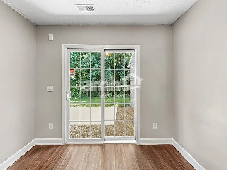 8028 Meadowview Ln — Photo 5