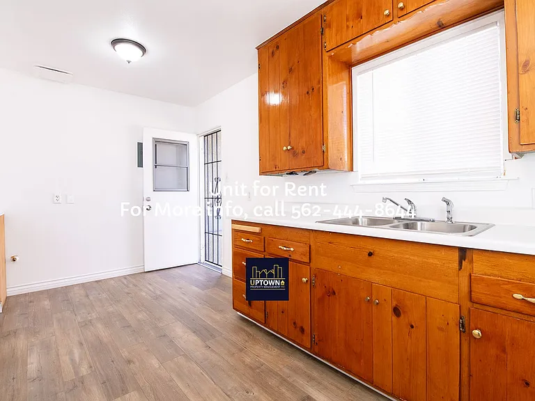 11750 Downey Ave — Photo 7