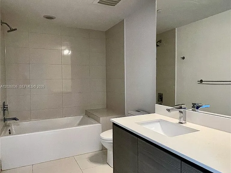 460 NE 28th St #2005 — Photo 17