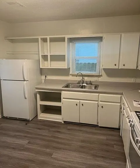 1324 S Yale Ave — Photo 2