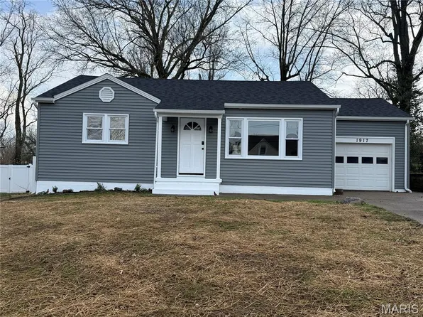 1917 Stuart St, Hannibal, MO 63401