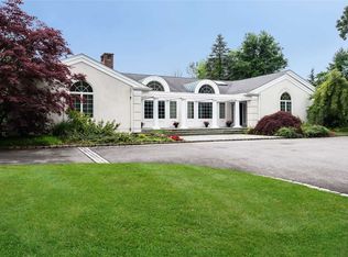 75 Foxhunt Cres, Oyster Bay Cove, NY 11791