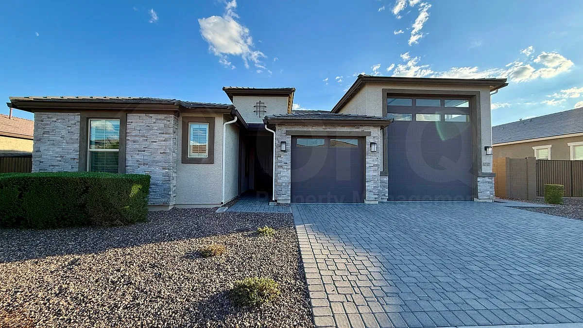 3 bed, 2.5 bath, 2392 sqft, $3,500 — Photo 1