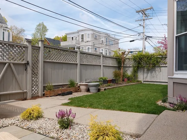 276 Sidney St #276, Cambridge, MA 02139