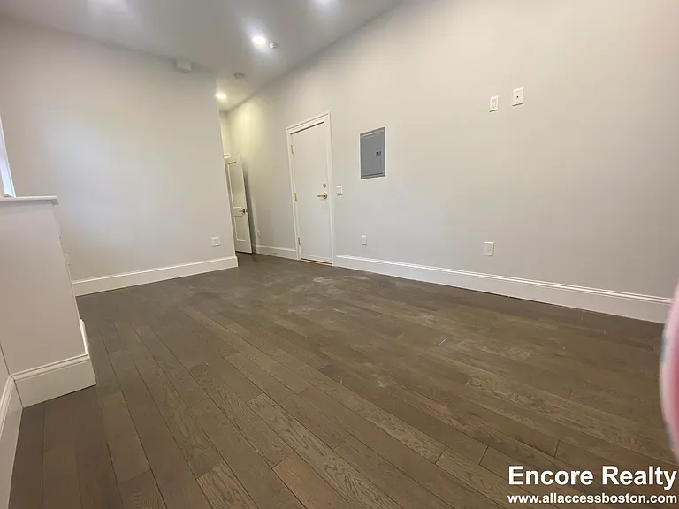104 Queensberry St #11 — Photo 6