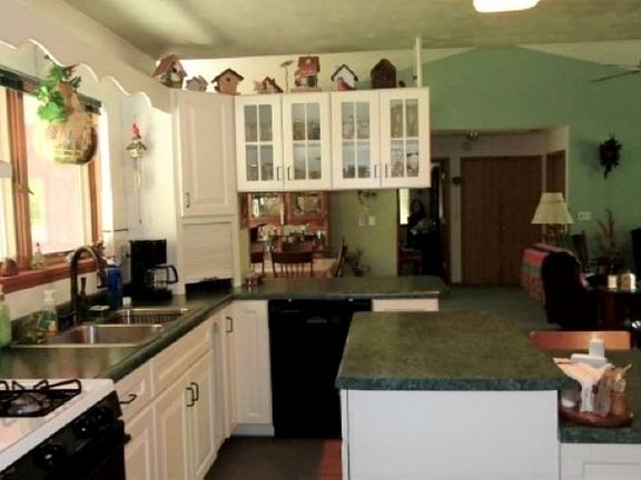 5th image of 432 Forest St N