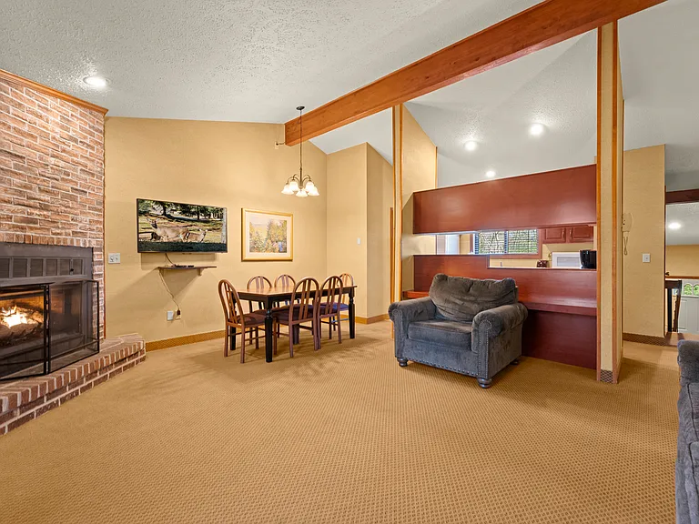 1010A Westwoods Dr — Photo 5