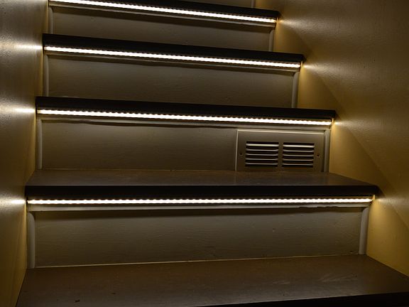 led lights in stairway 