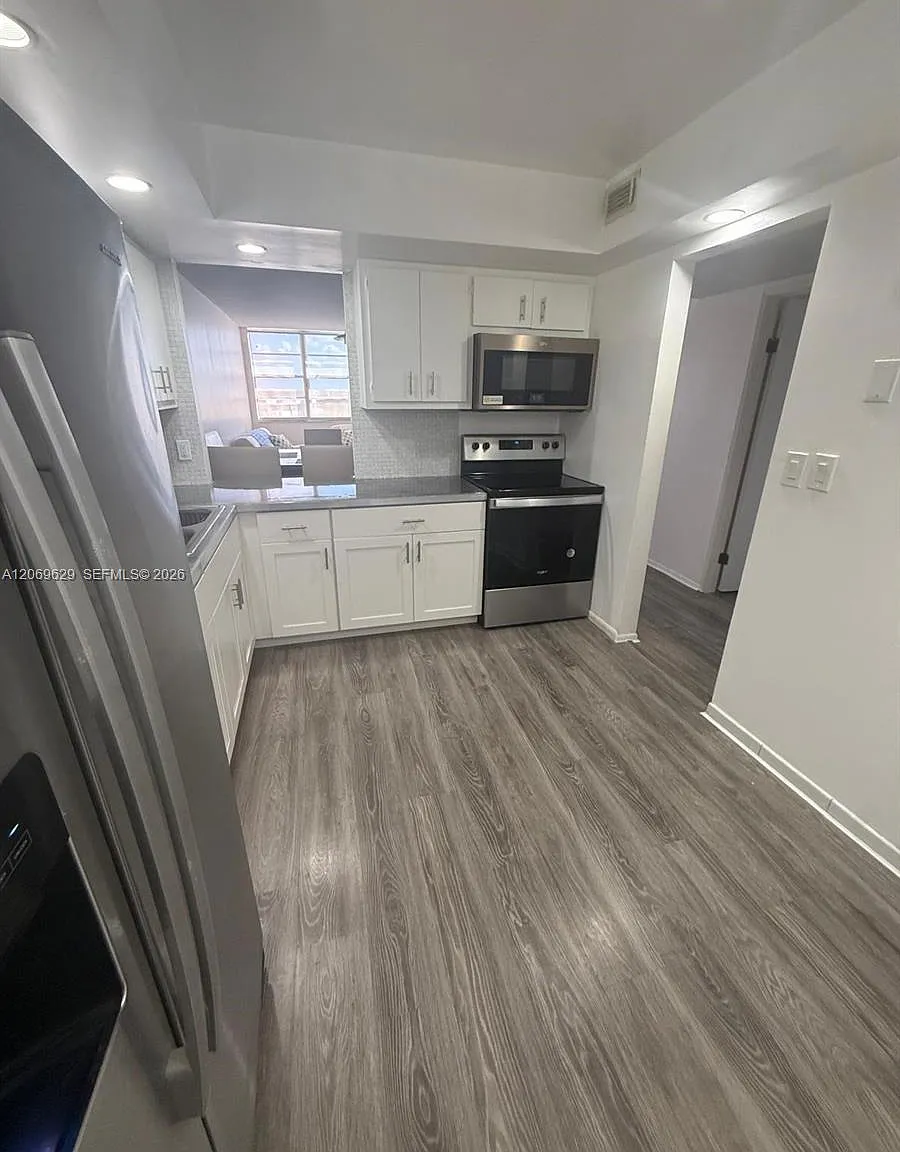Buckley Towers Condo - Ea — Photo 2