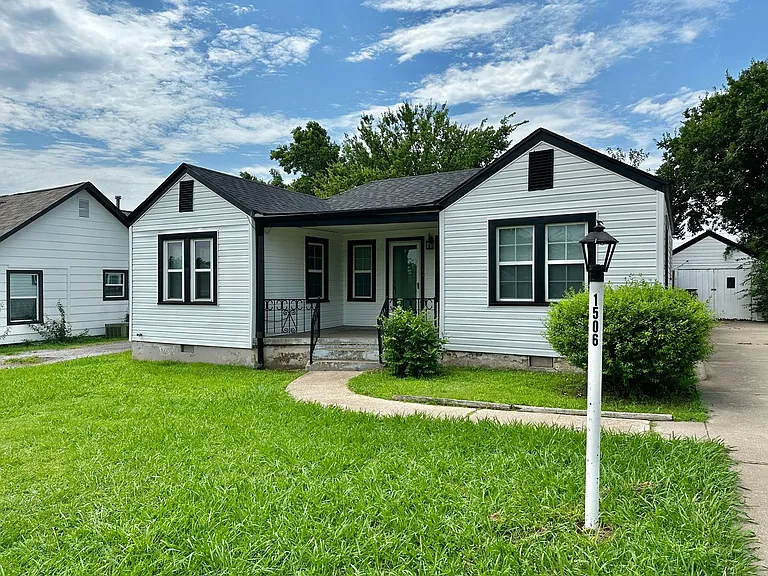 1506 NW Arlington Ave — Photo 1