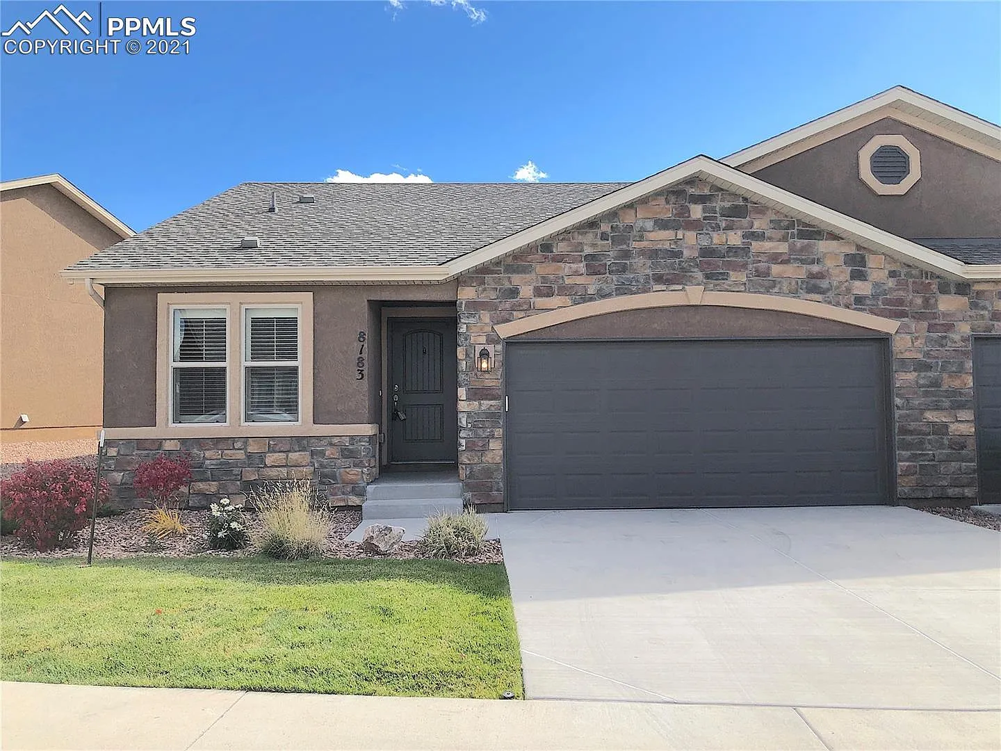 3 bed, 2334 sqft, $2,700 — Photo 1