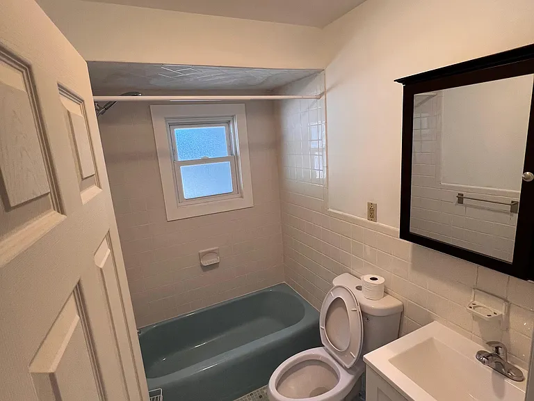 32 E Grand Ave — Photo 6
