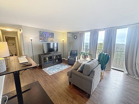 3rd image of 1800 7th St APT 10B