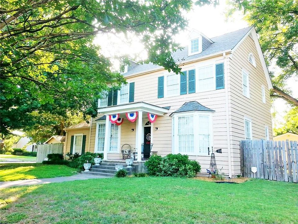 1st image of 608 W Knox St