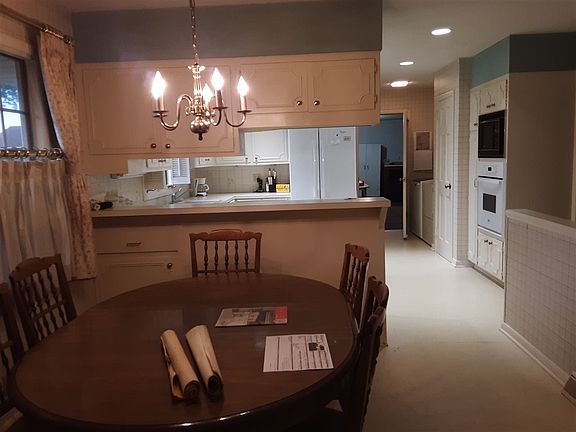 3rd image of 324 Berentz Dr
