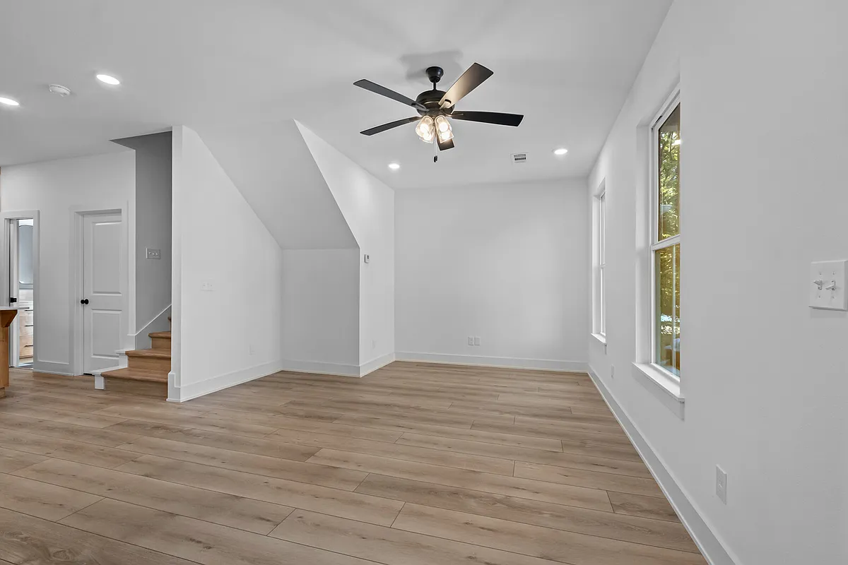 Building Photo - 576 Willow Ave #1
