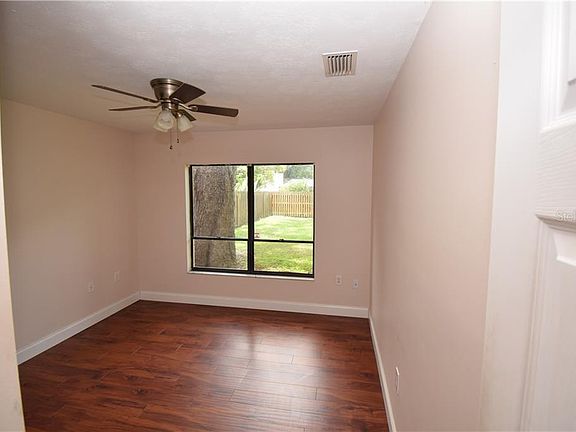 5th image of 906 Winchester Ln