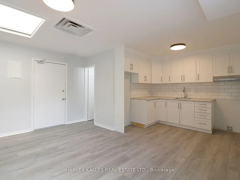 201 Augusta Ave #C — Photo 3
