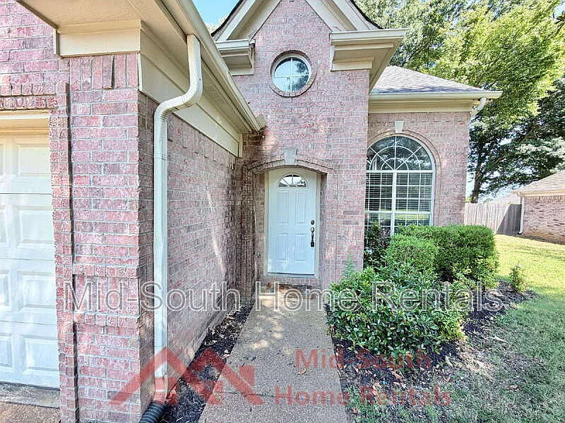 3 bed, 2.5 bath, 1822 sqft, $1,995 — Photo 3