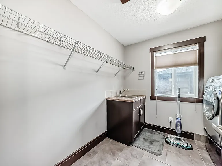 3015 Winspear Cmn SW — Photo 37
