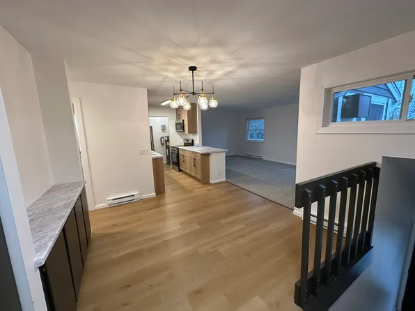 1939 S 124th St, New Berlin, WI 53151