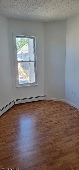557 Jackson Ave — Photo 5