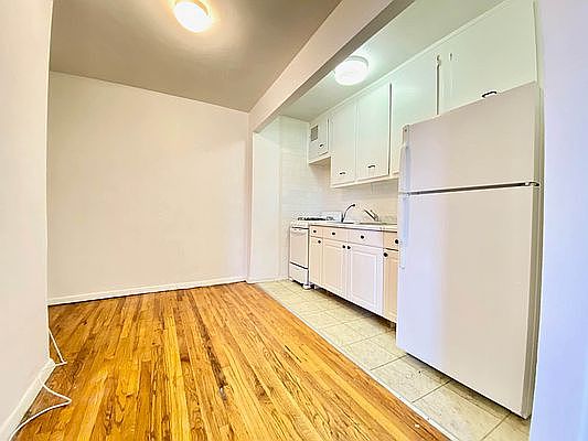 2nd image of 142-27 Barclay Ave #404