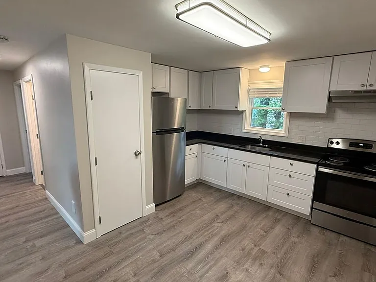8-12 Perry St — Photo 15