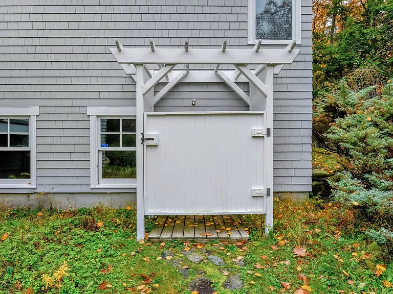 46 Woodland Hls — Photo 17