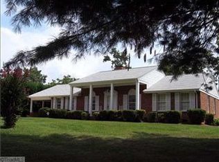 6105 Edgerton Dr, Greensboro, NC 27410