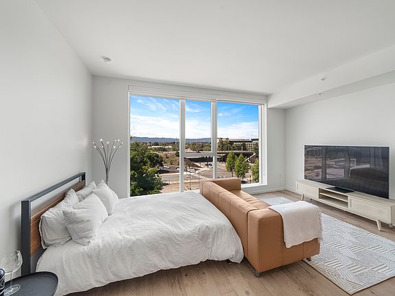 4th image of 188 W Saint James St #10608