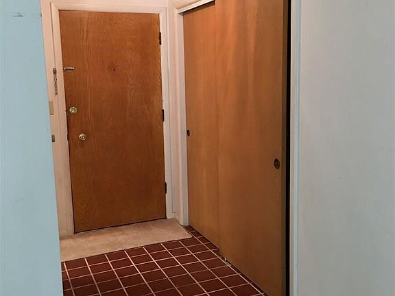 2nd image of 1421 W Clarewood Ave