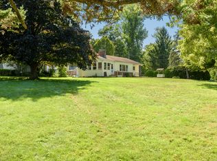 17 Hillcrest Dr, Amston, CT 06231