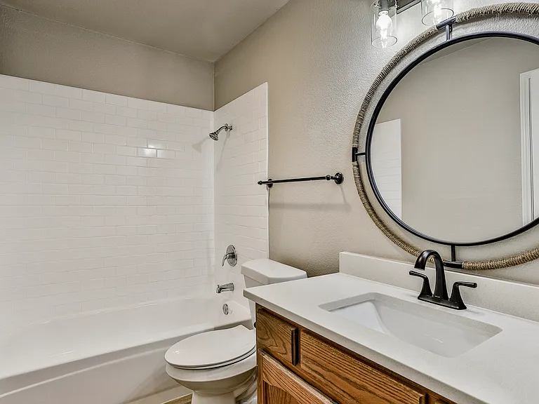 813 Bristol Ave — Photo 23