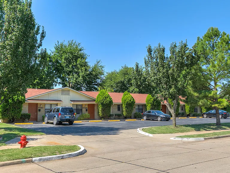 Norman Apartments — Photo 32