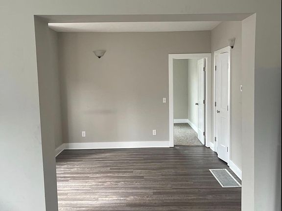 3rd image of 1510 Queen Ave NE #1