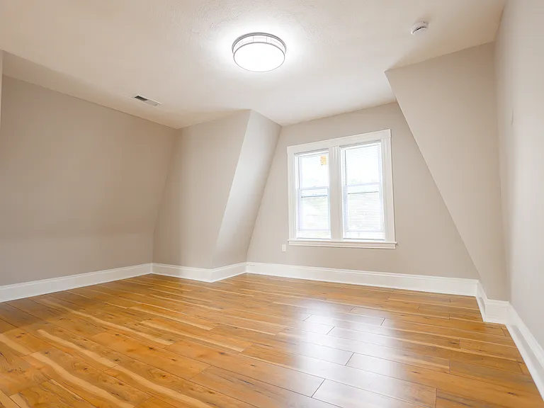 31 Graham St #2 — Photo 10