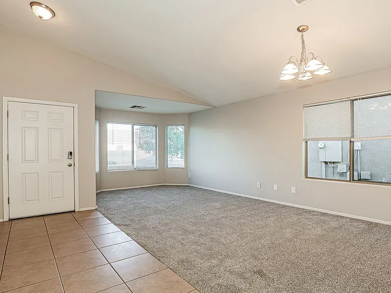 7814 S 72nd Ln — Photo 3