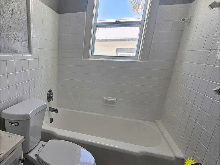 228 N Oleander Ave #3 — Photo 7