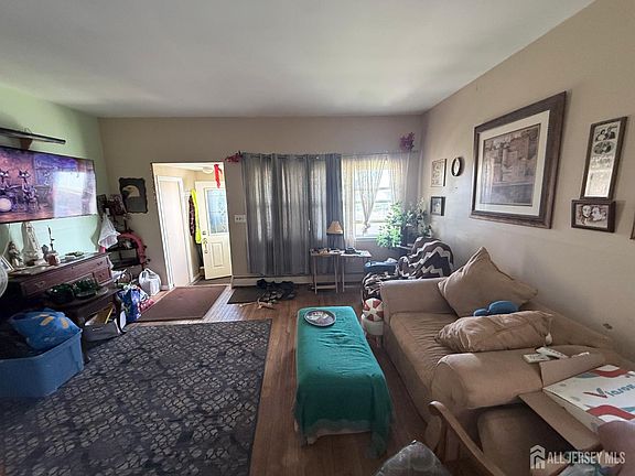 4th image of 18 Brandywine Rd