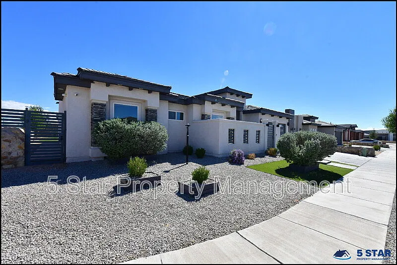 3 bed, 2.5 bath, 2550 sqft, $2,500 — Photo 2
