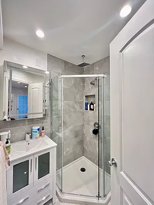 Rented by Mae Equities | media 7