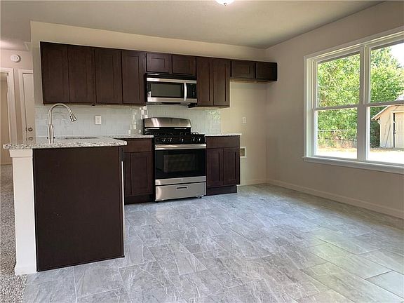 4th image of 826 E Vista Dr